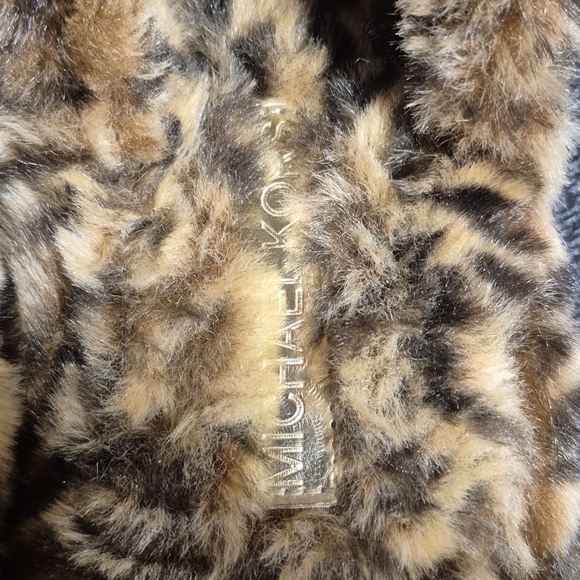 MK Slippers - Picture 3 of 4